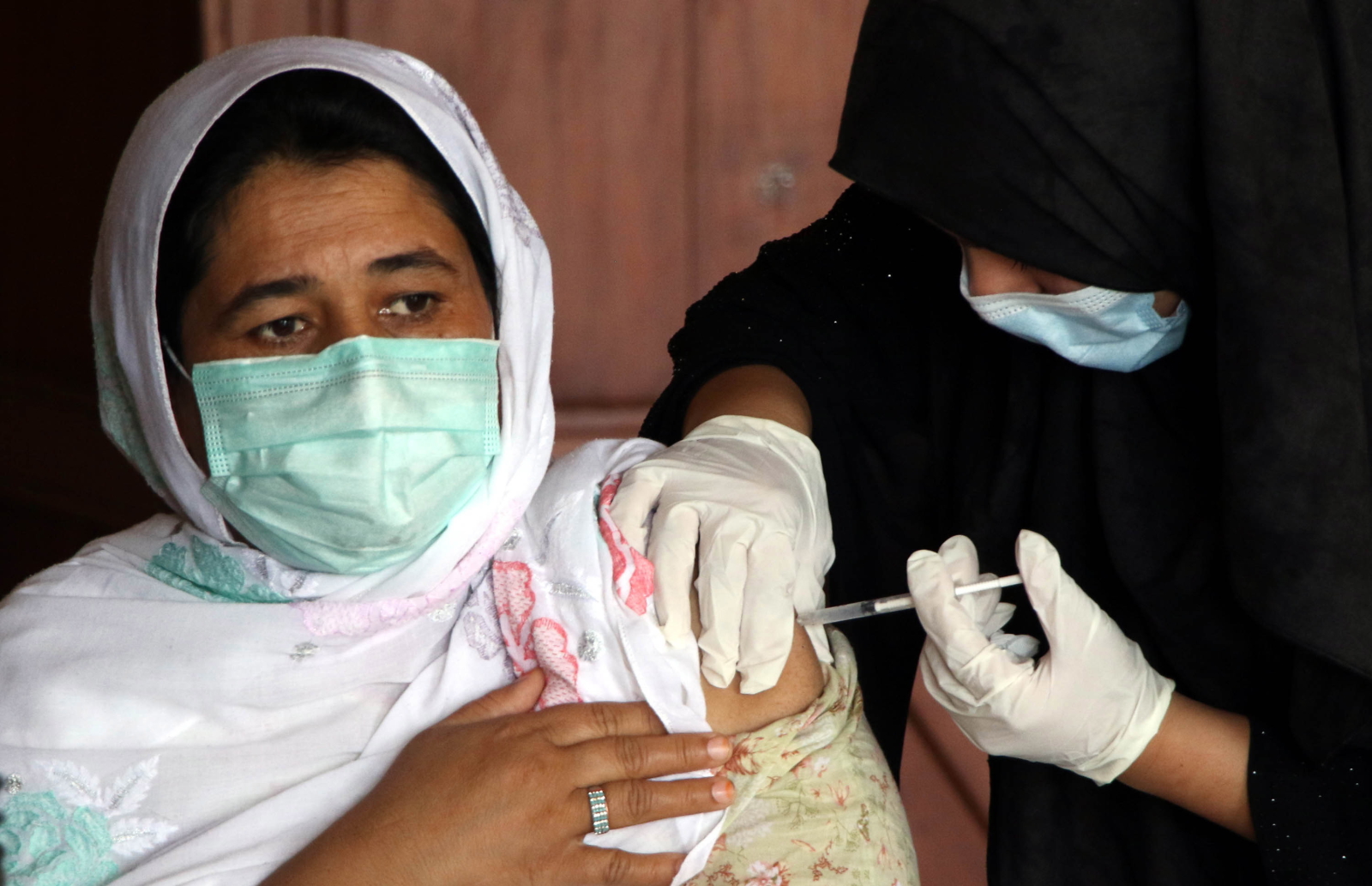 Szczepienia w Pakistanie fot. EPA/SOHAIL SHAHZAD 
