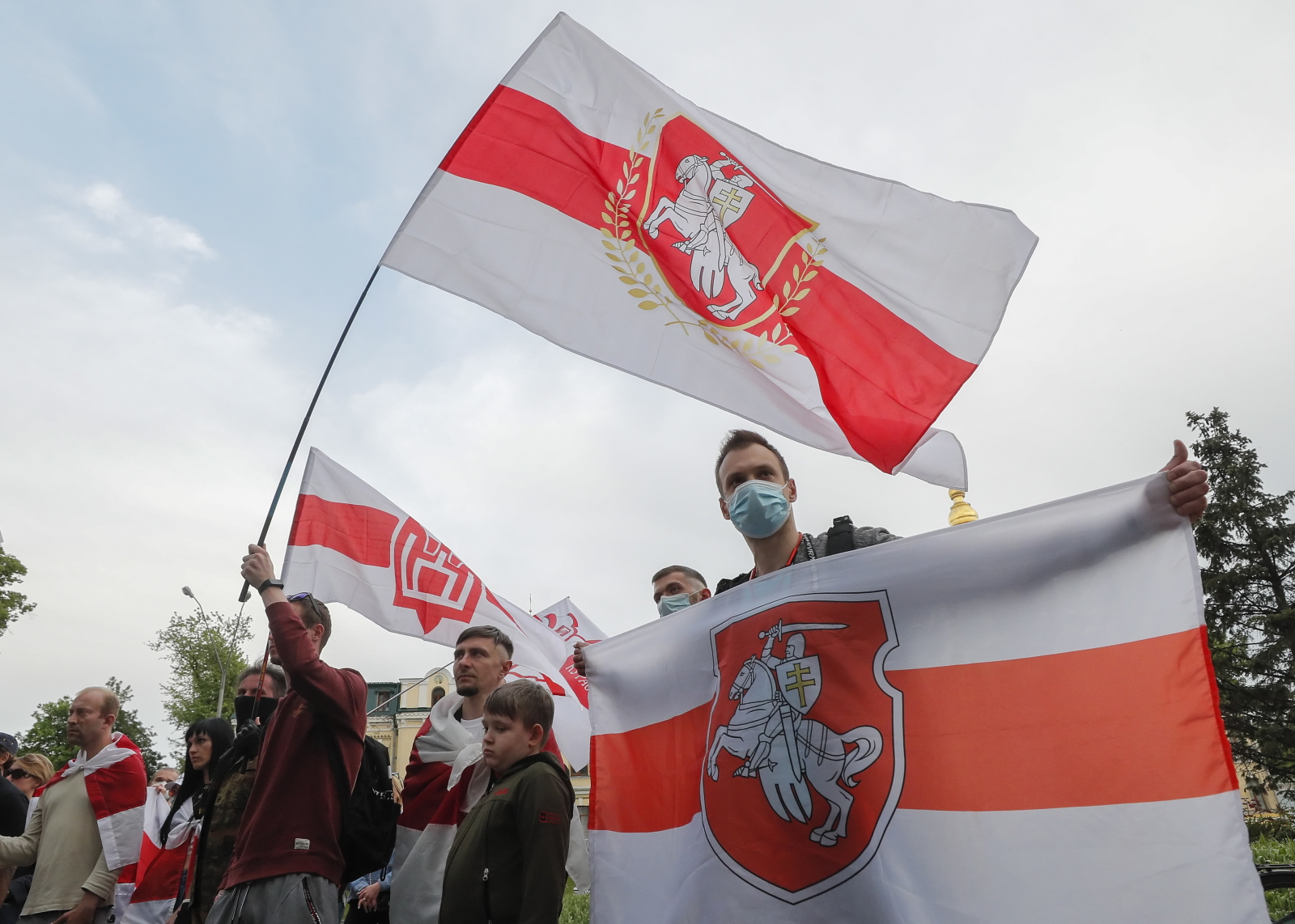 Probiałoruskie protesty na ulicach Mińska fot. EPA/SERGEY DOLZHENKO 
