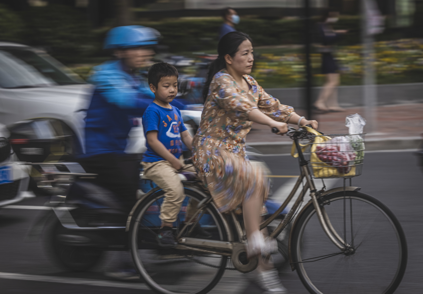 Codzienność na chińskich ulicach Fot. PAP/EPA/Alex Plavevski
