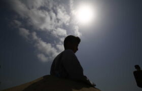 Zaćmienie słońca fot. widziane w Pakistanie fot. EPA/SHAHZAIB AKBER