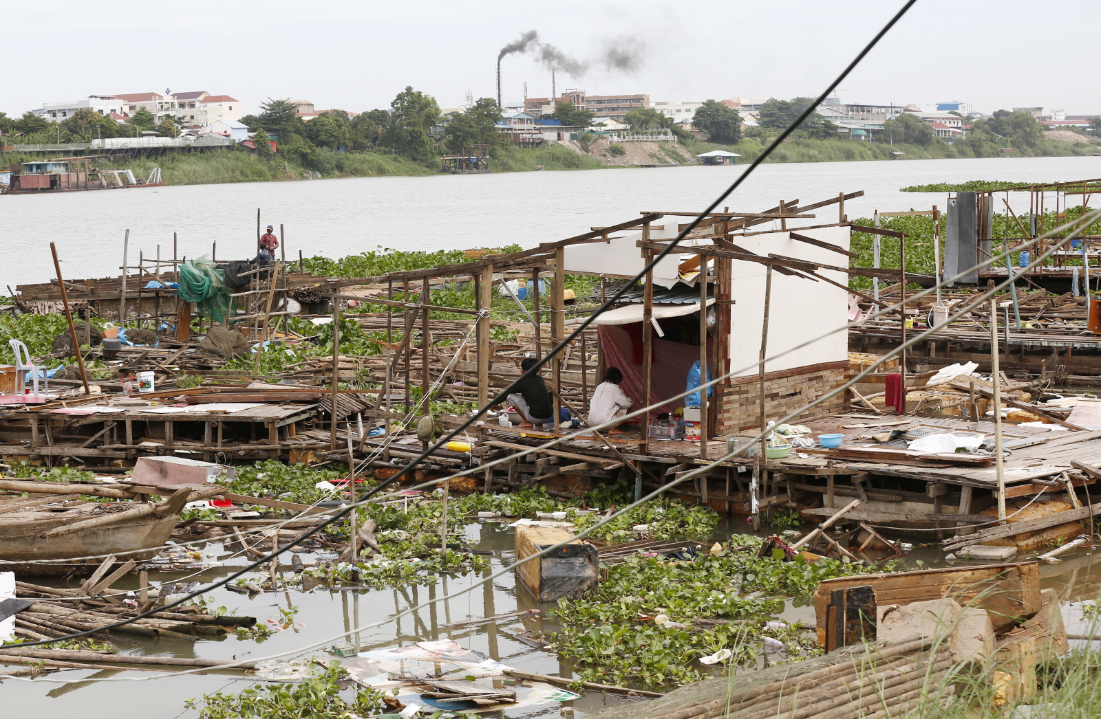 Zniszczenia w Kambodży Fot. PAP/EPA/MAK REMISSA