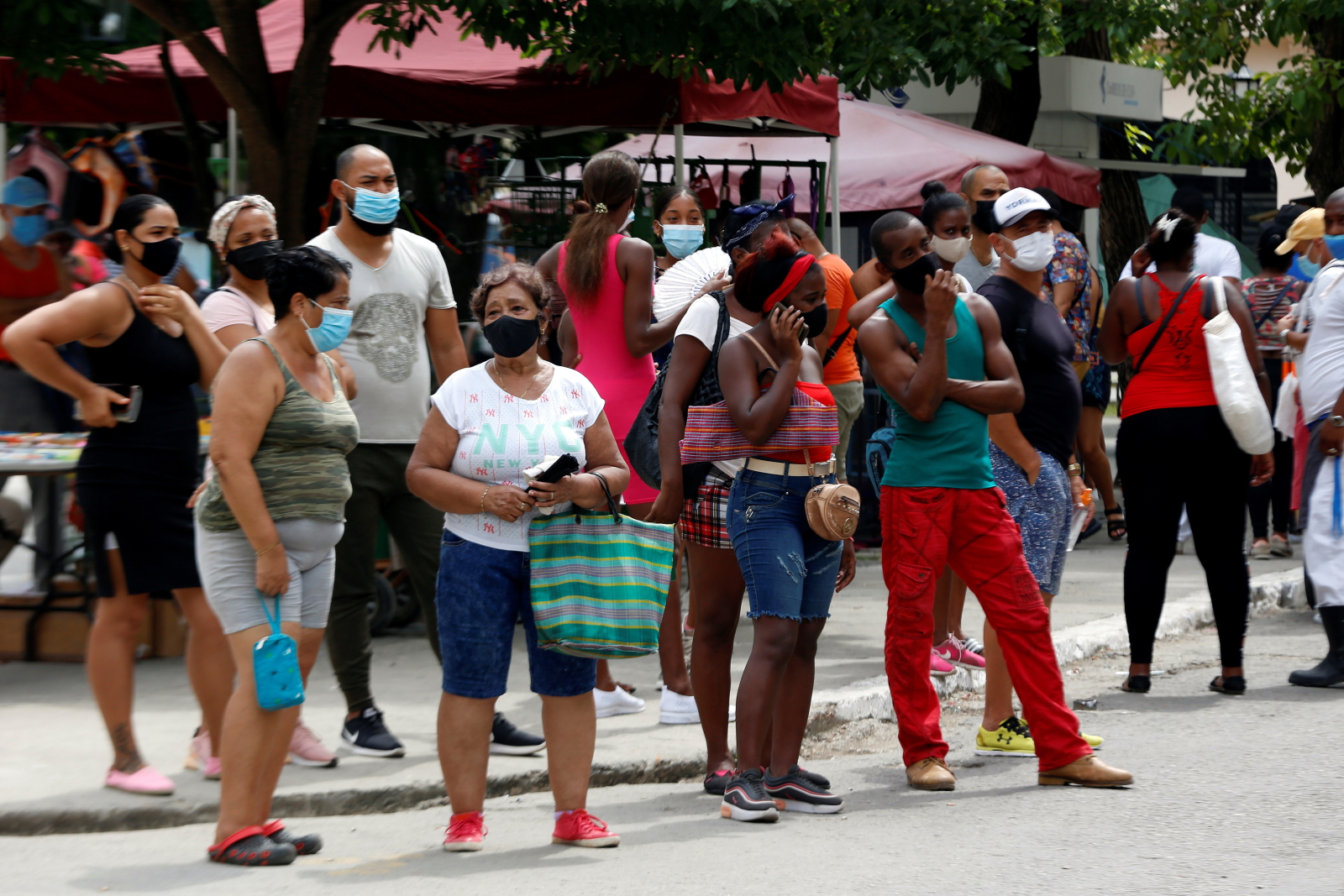 Masowe protesty na Kubie fot. EPA/Ernesto Mastrascusa