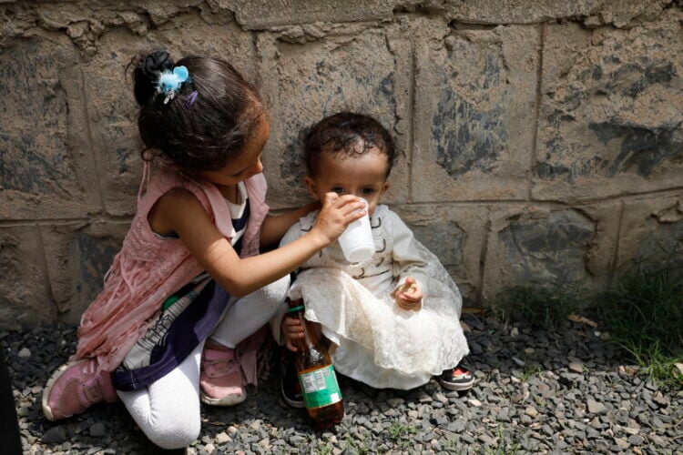 Głód w Jemenie dotyka także najuboższych fot. EPA/YAHYA ARHAB