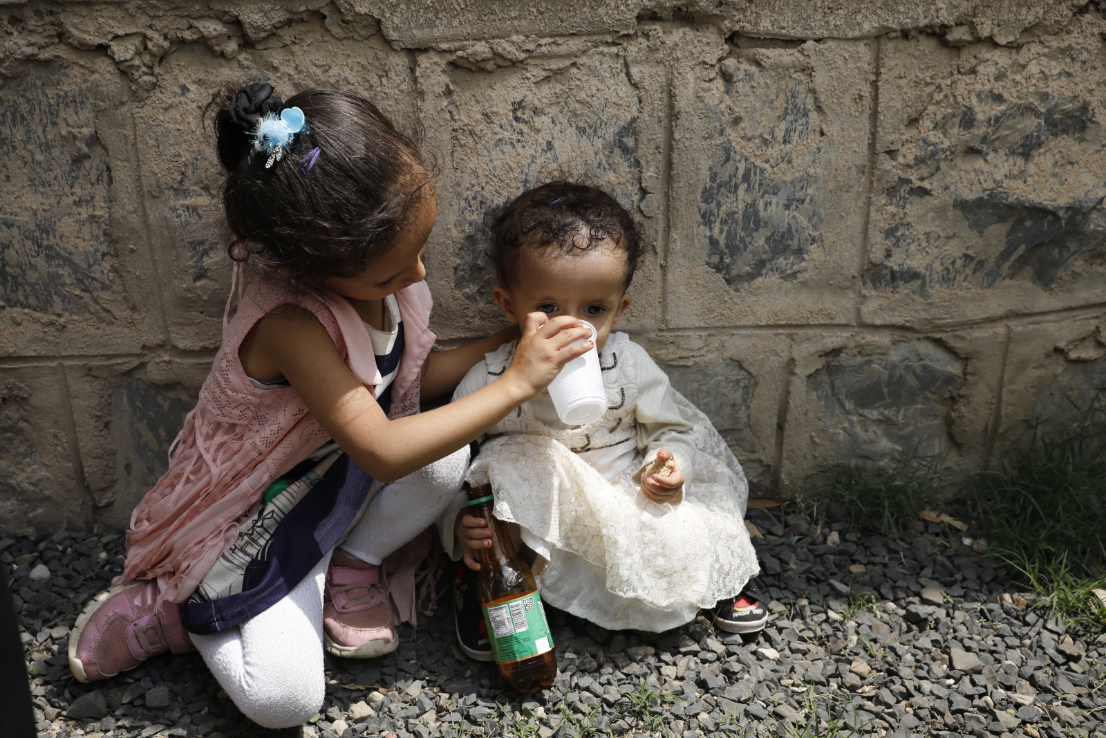 Głód w Jemenie dotyka także najuboższych fot. EPA/YAHYA ARHAB