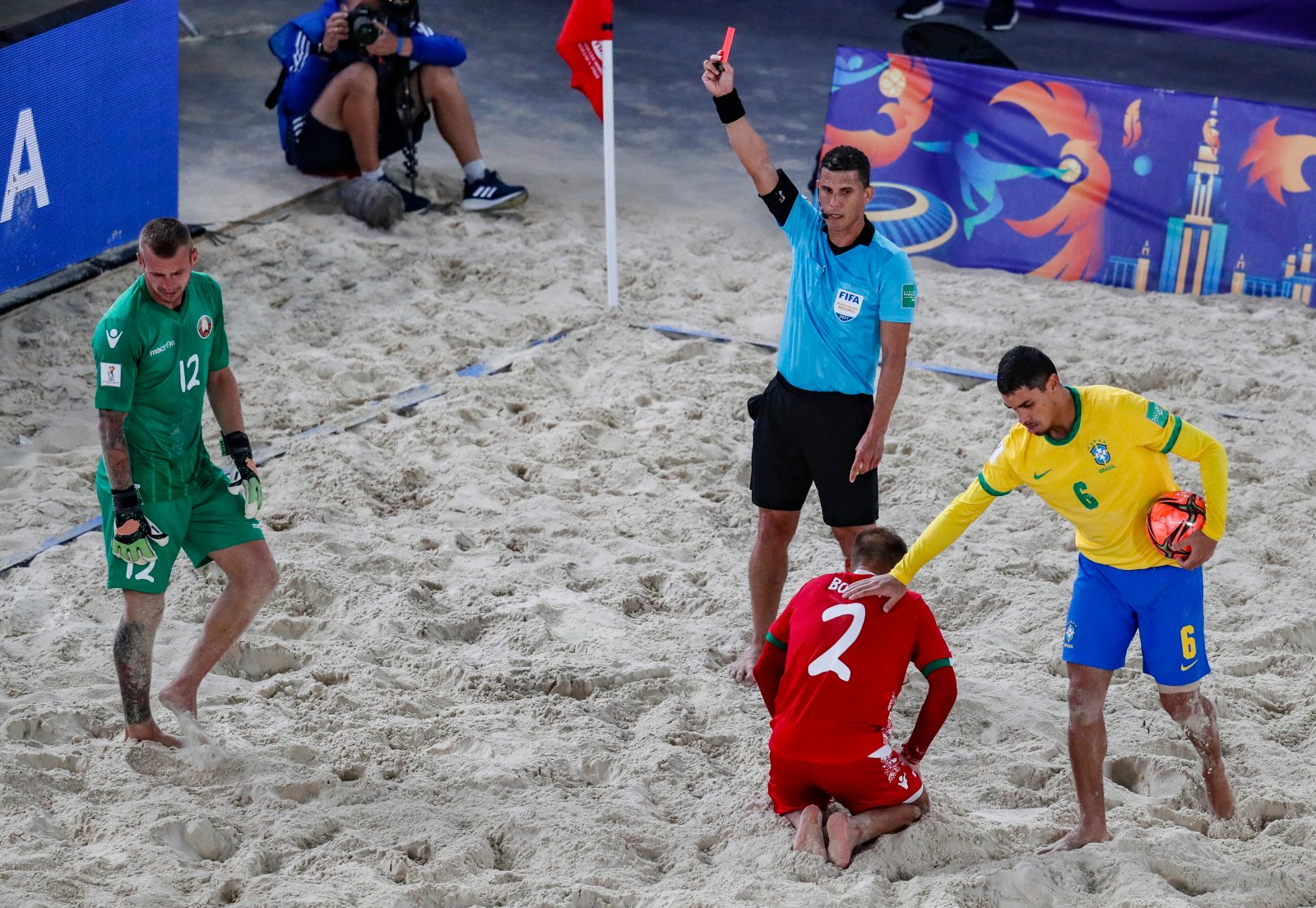 Zawody FIFA w piłce nożnej plażowej fot. EPA/YURI KOCHETKOV