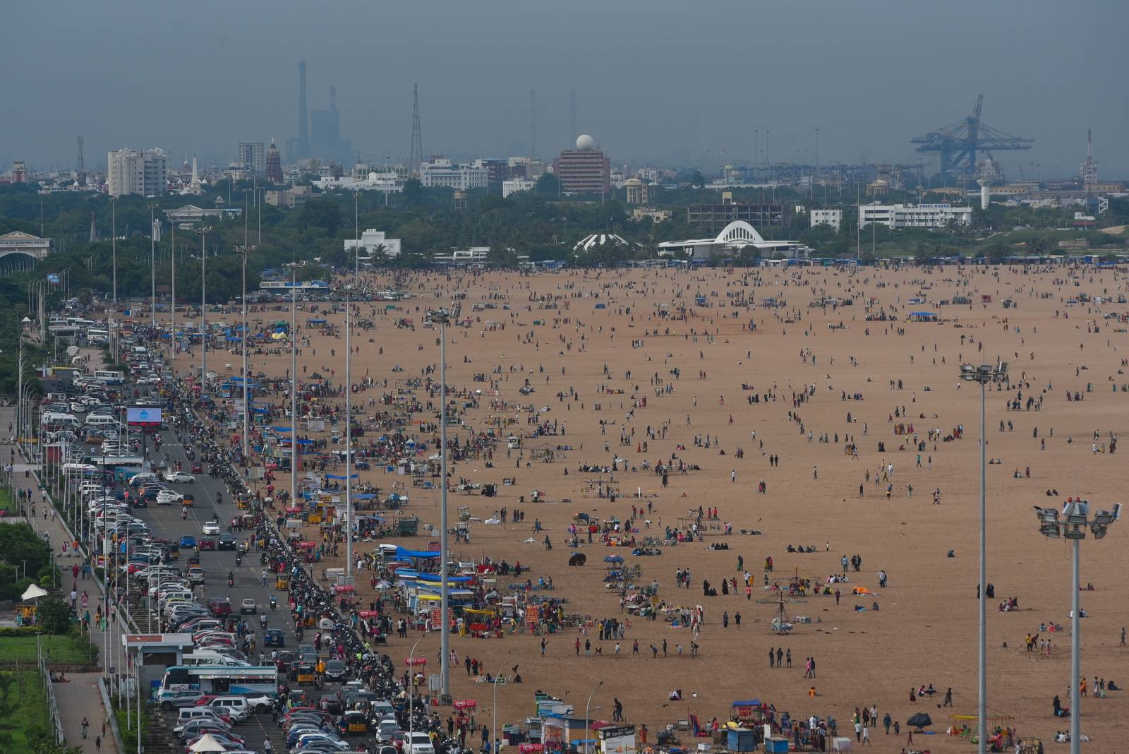 Ponowne otwarcie plaży w Chennai, Indie Fot. PAP/EPA/IDREES MOHAMMED
