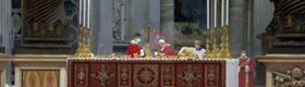"aureola" nad głową papieża Franciszka