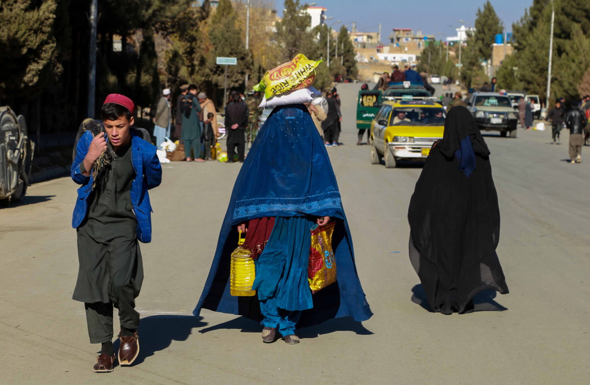 Le gouvernement a évacué cinq femmes afghanes qui ont fui les talibans vers le Pakistan