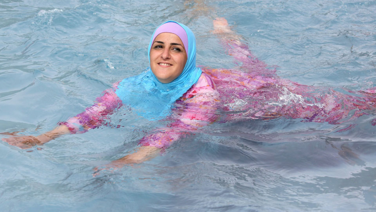 l’interdiction pour les femmes musulmanes de porter des burkinis dans les piscines