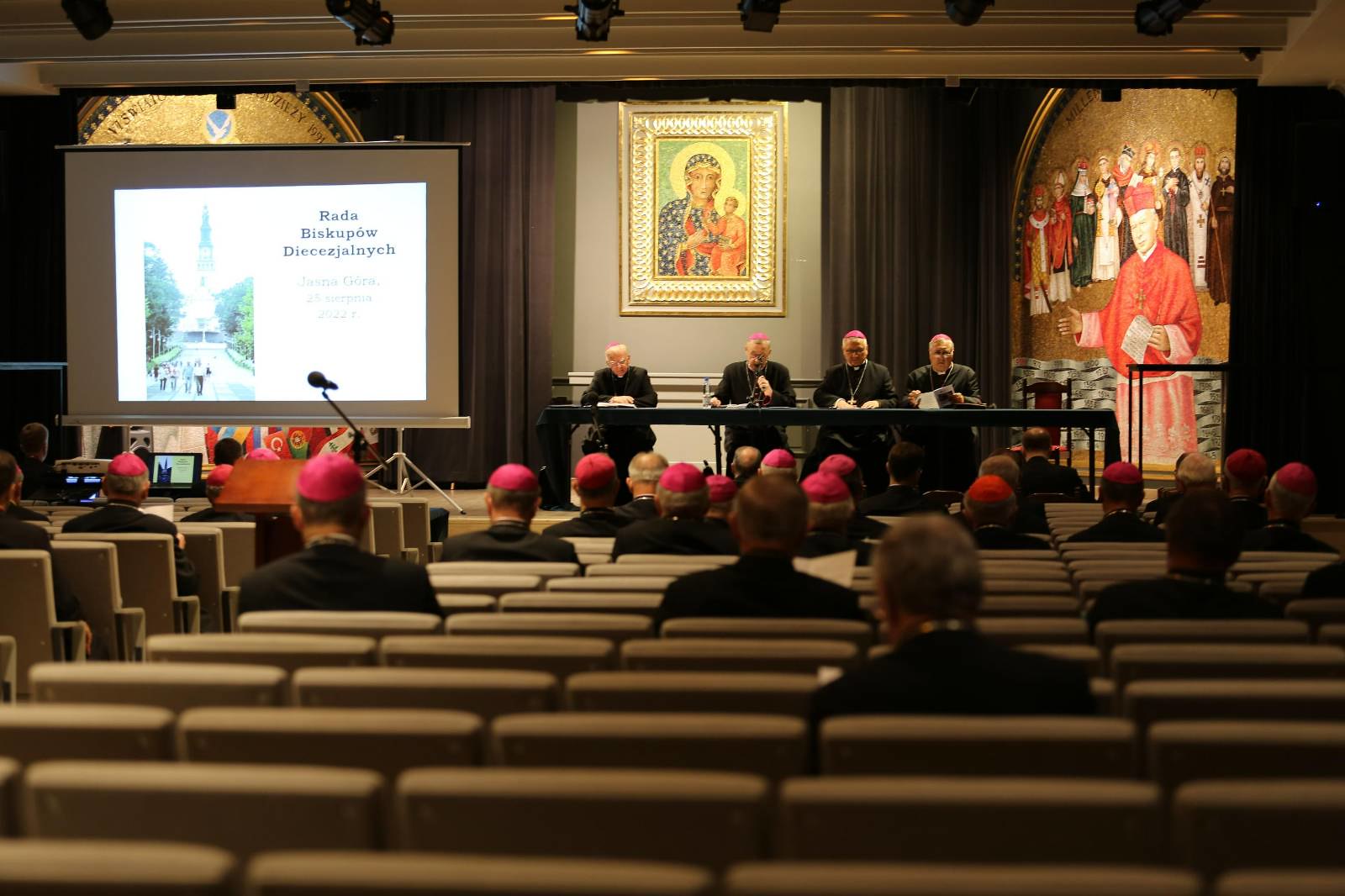 le conseil des évêques diocésains a commencé