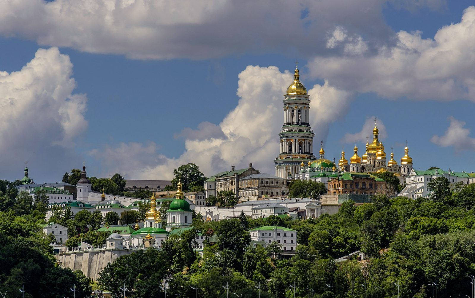 d’ici le 29 mars, l’église de Moscou doit quitter toute la Pecherská Lavra