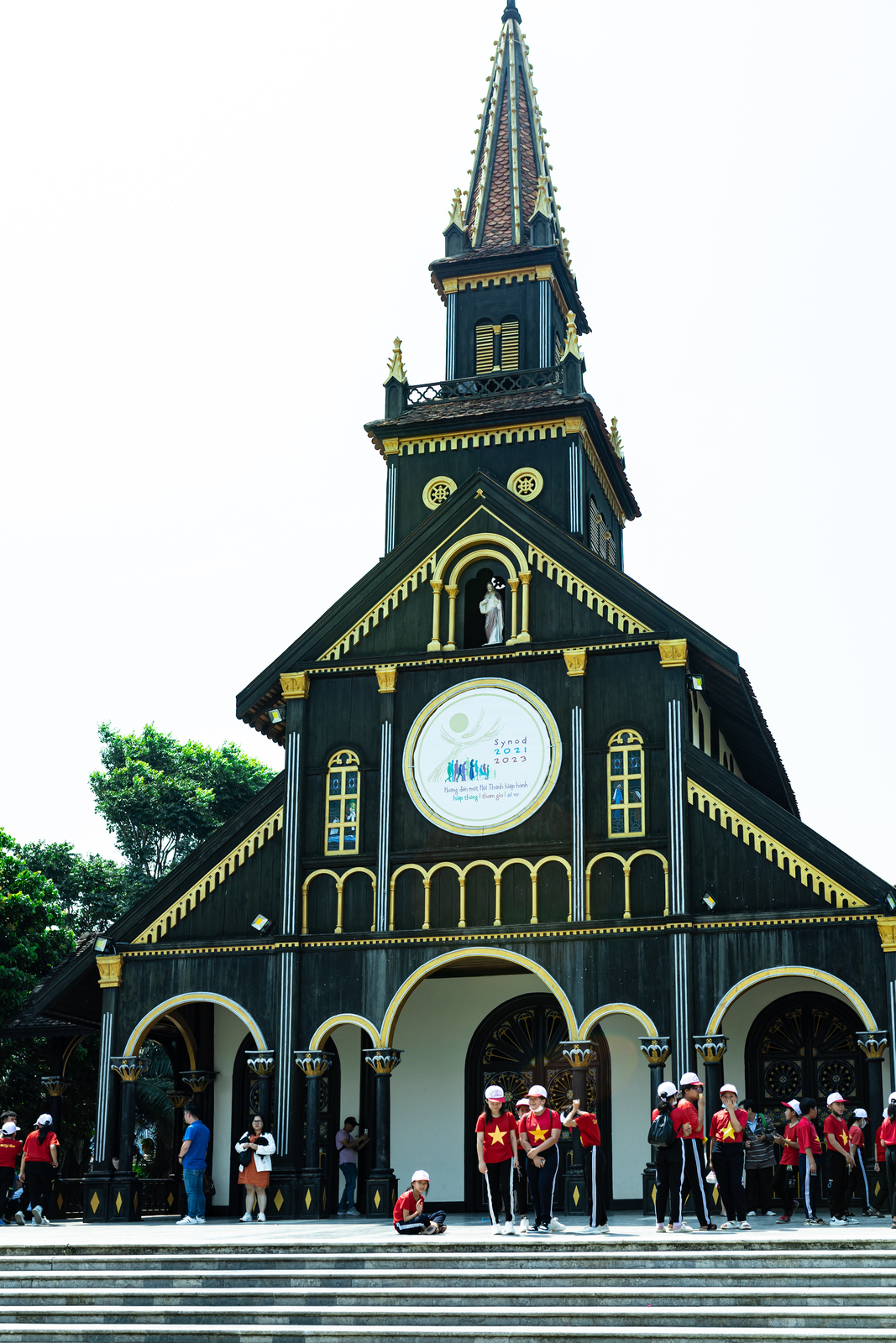 Drewniany katolicki kościół w KON TUM, Wietnam