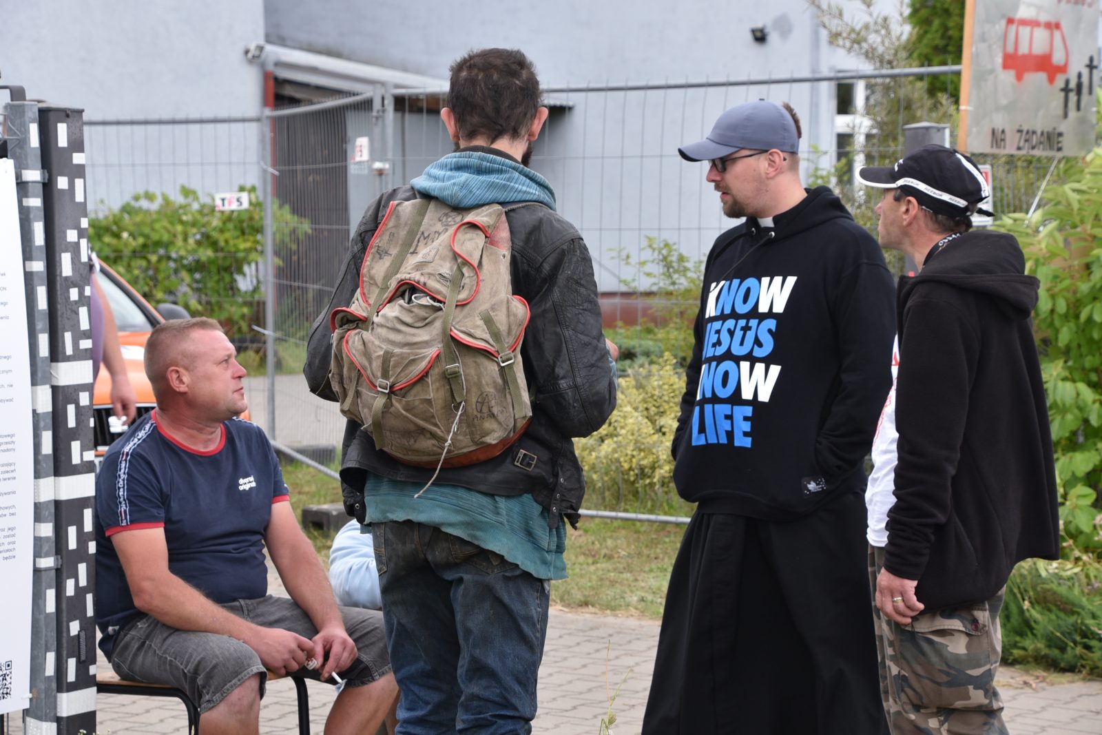 Kościół w błocie, na polu i w namiocie. Autentyczny, prawdziwy i szczery [REPORTAŻ]