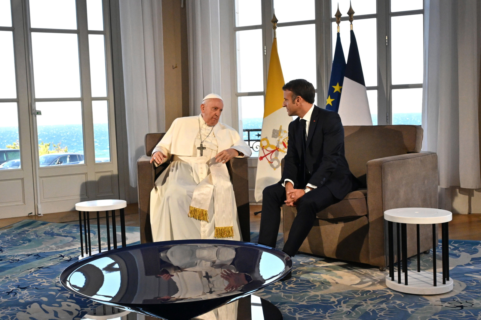 Le président Macron et le pape François ont notamment discuté de la question de la migration et de la loi sur la fin de vie.