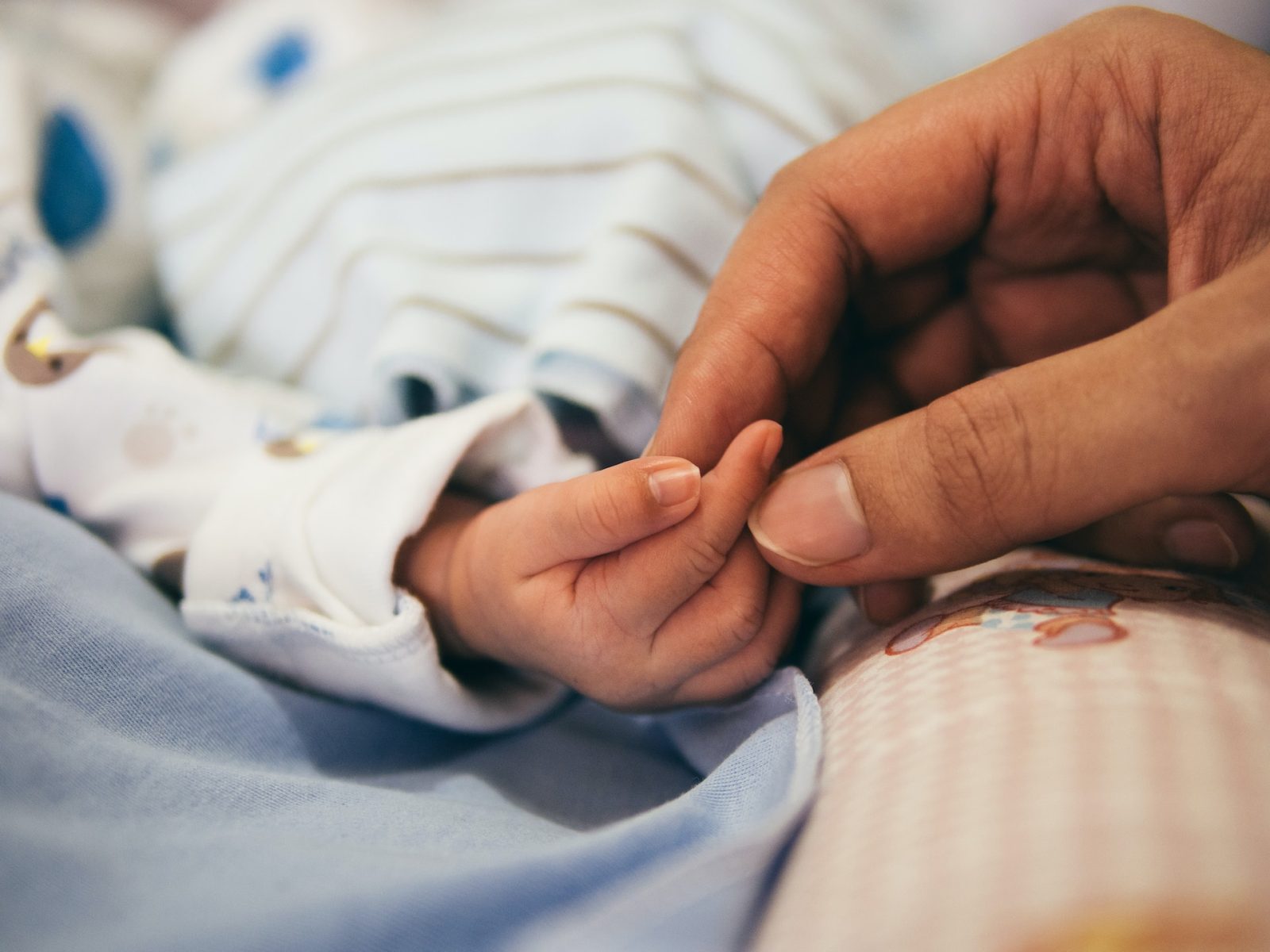 Włosi próbują uratować brytyjskie niemowlę przed odłączeniem aparatury medycznej