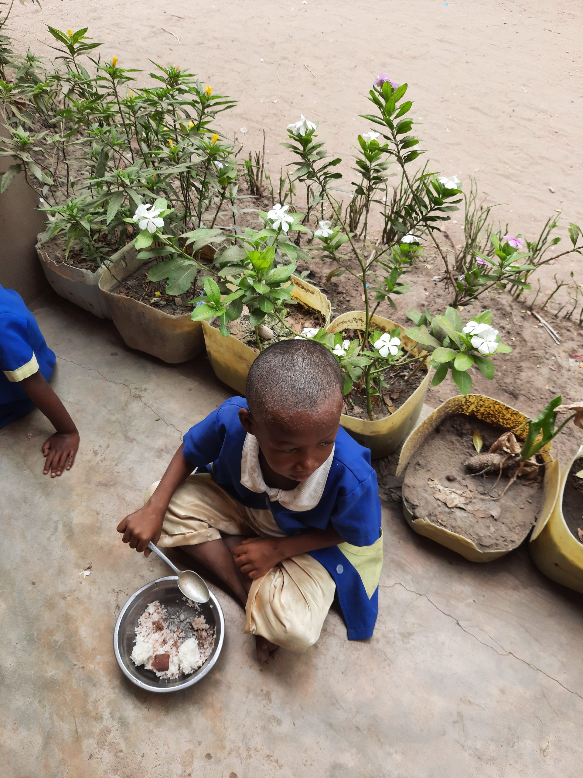 Projekt dożywiania dzieci na Madagaskarze. Pomóż nam nakarmić głodnych