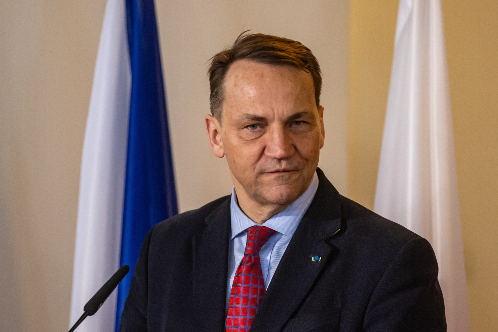 Radosław Sikorski oczekujemy, iż księża nie będą się wtrącali do rywalizacji partyjnej