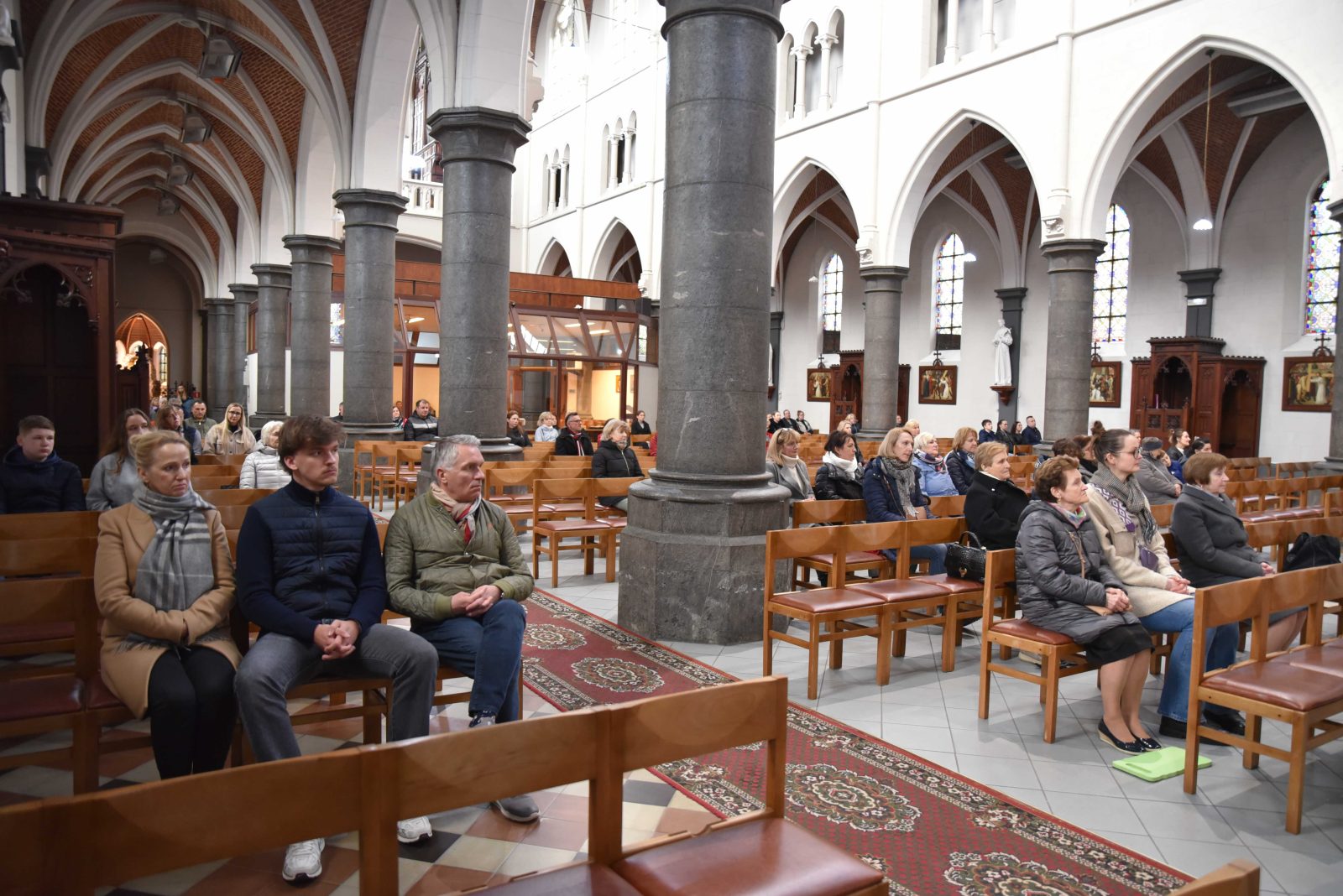 Belgia: więcej wiernych w kościołach