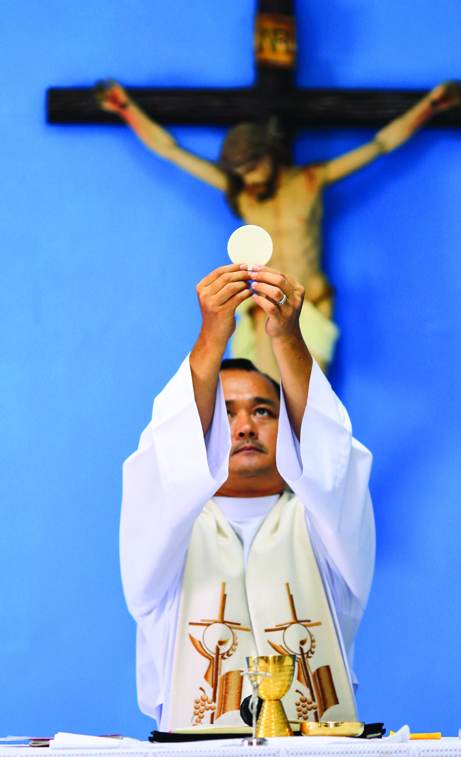 Włochy: eucharystyczny łańcuch modlitwy w intencji pokoju