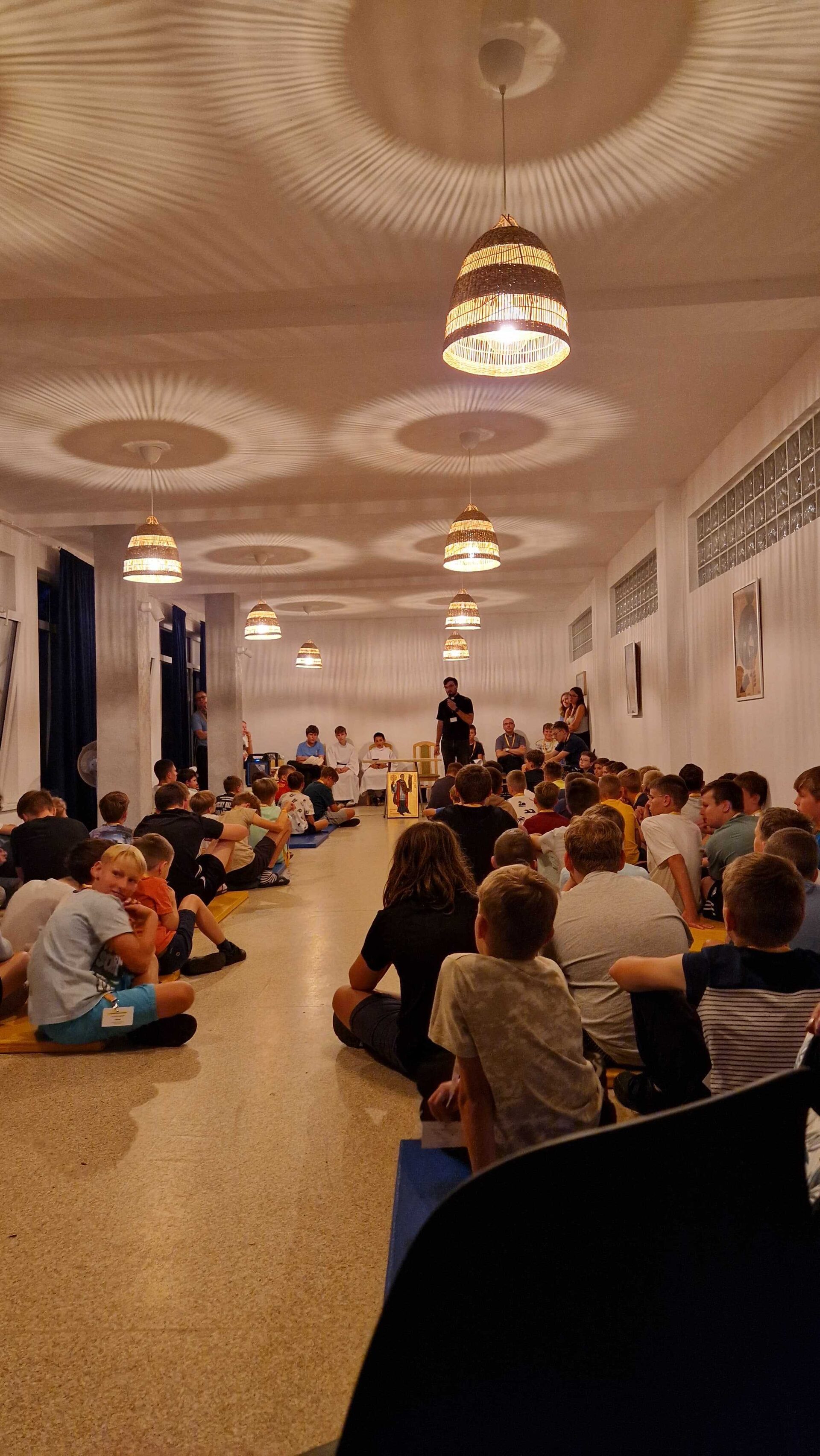 Paintball, kajaki i wspólnota modlitwa – wyjazd ministrantów z oblackich parafii do Garczyna