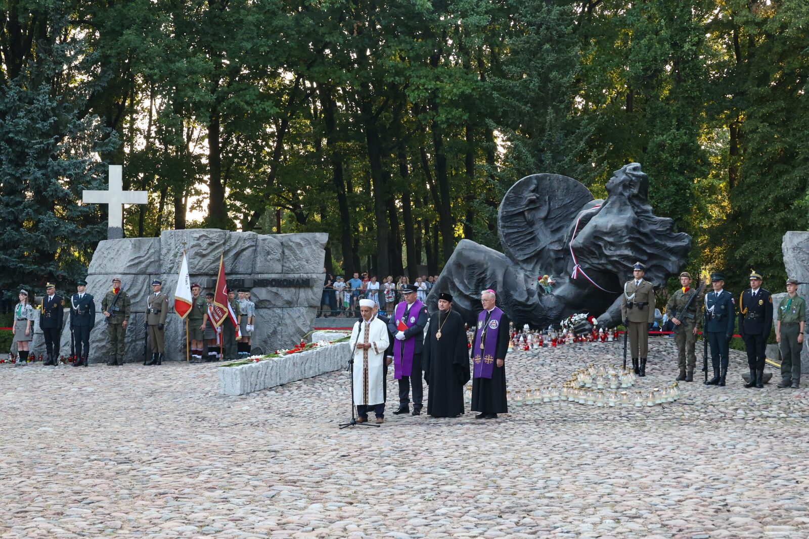 Międzyreligijna modlitwa na Cmentarzu Powstańców Warszawy