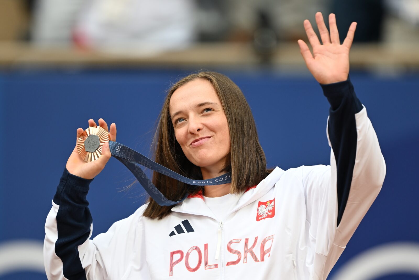 Iga Świątek odebrała medal – pierwszy medal olimpijski w tenisie w historii Polski [+GALERIA]