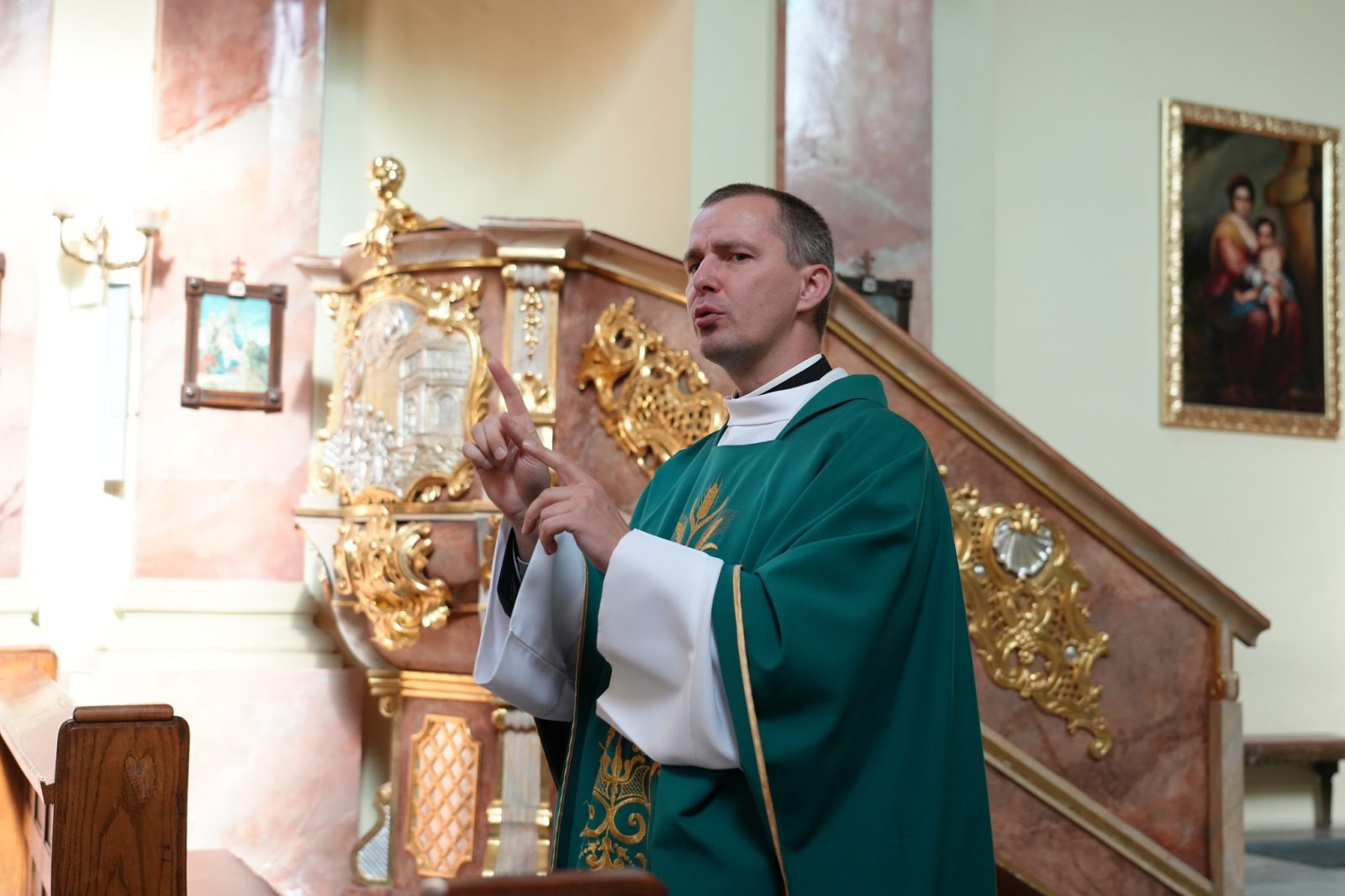 Nie mów: „tak miało być”. Jak wspierać rodziców po stracie dziecka? [ROZMOWA]