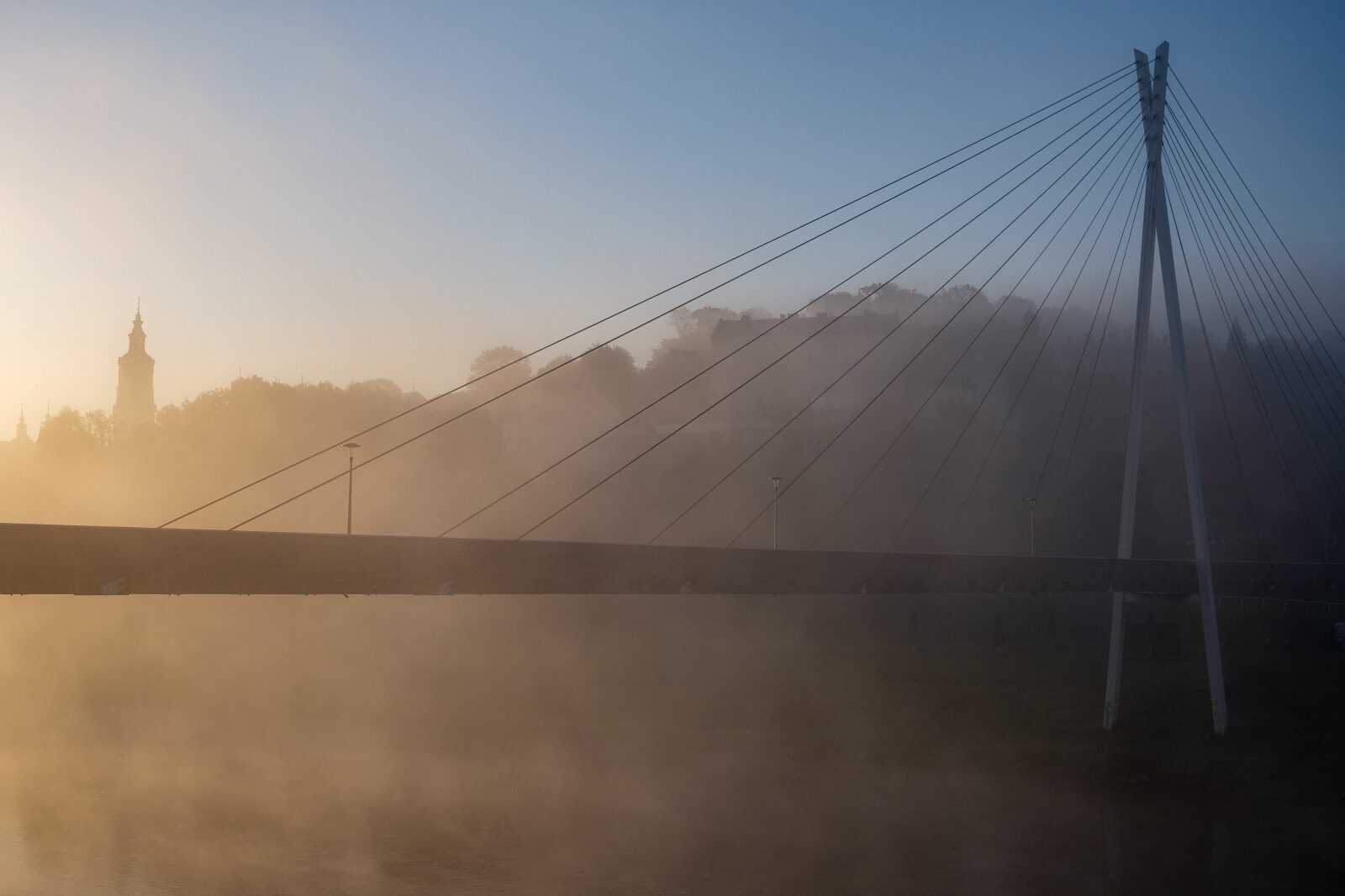 IMGW ostrzega przed gęstą mgłą w północno-wschodniej części kraju