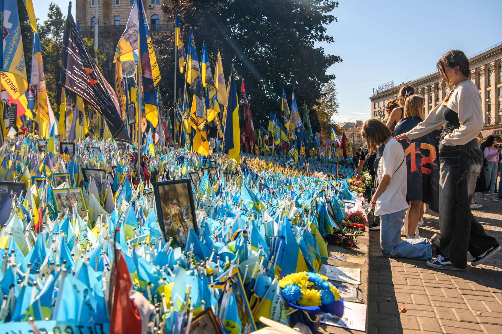 „Ku czci poległych bohaterów”. Procesja w Kijowie [GALERIA]