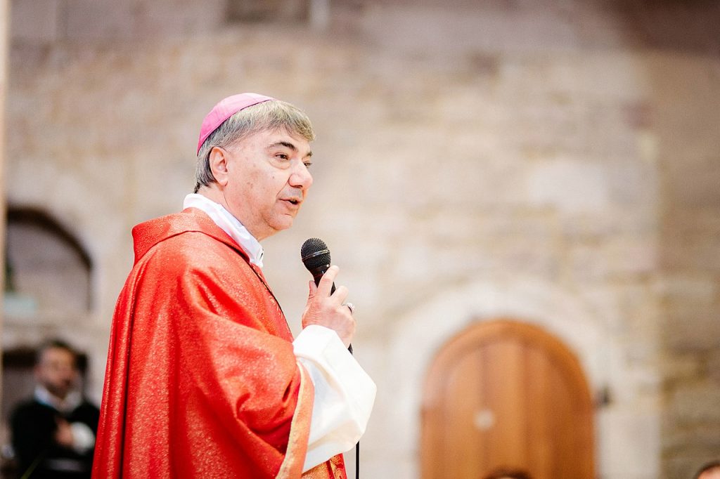 Kard. Battaglia po spotkaniu z 13-latką chorą na AIDS: „porzucone dziecko to porażka ludzkości”