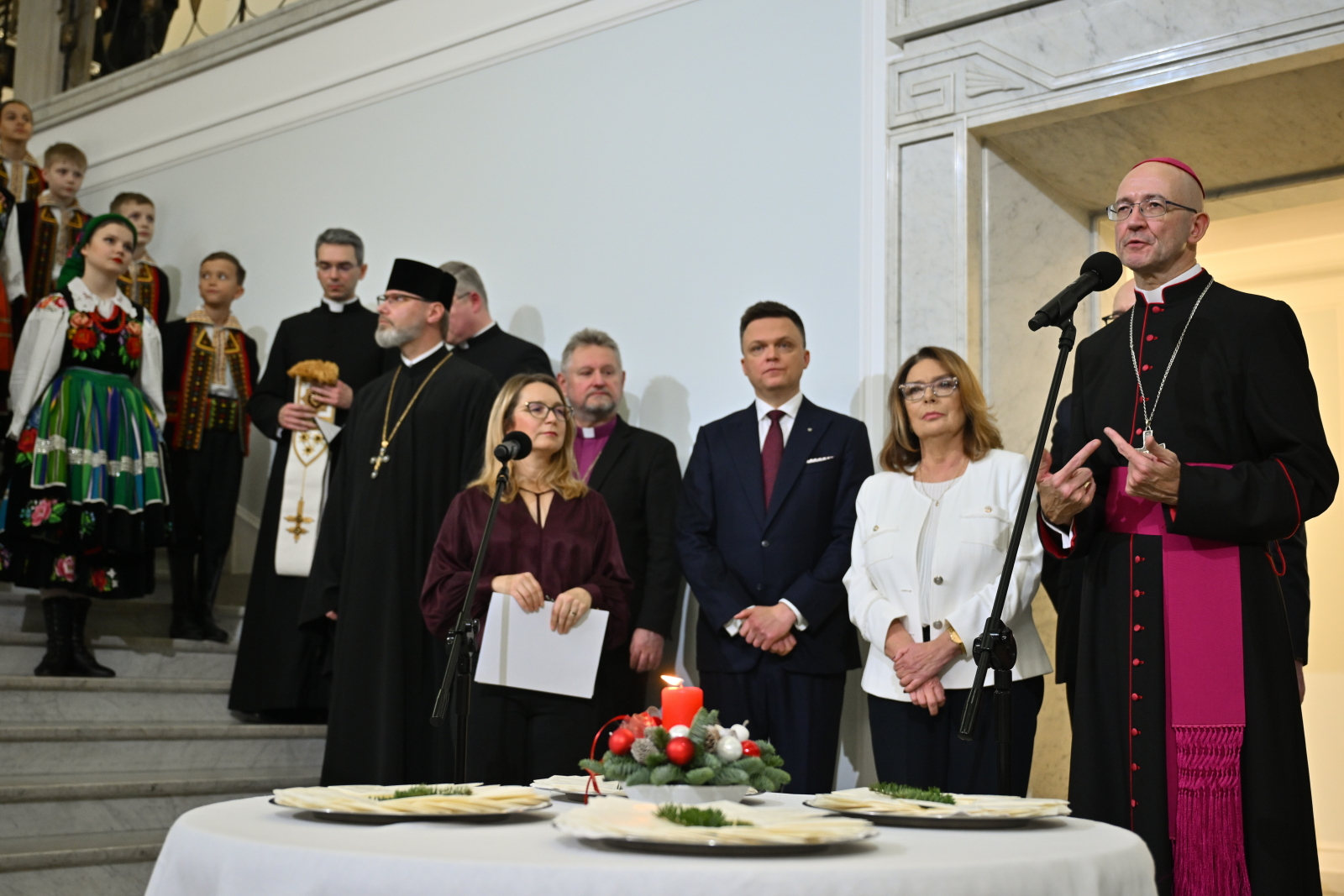 Abp Galbas na opłatku w Sejmie: oby z tego miejsca wychodziło prawo stanowione w pokoju