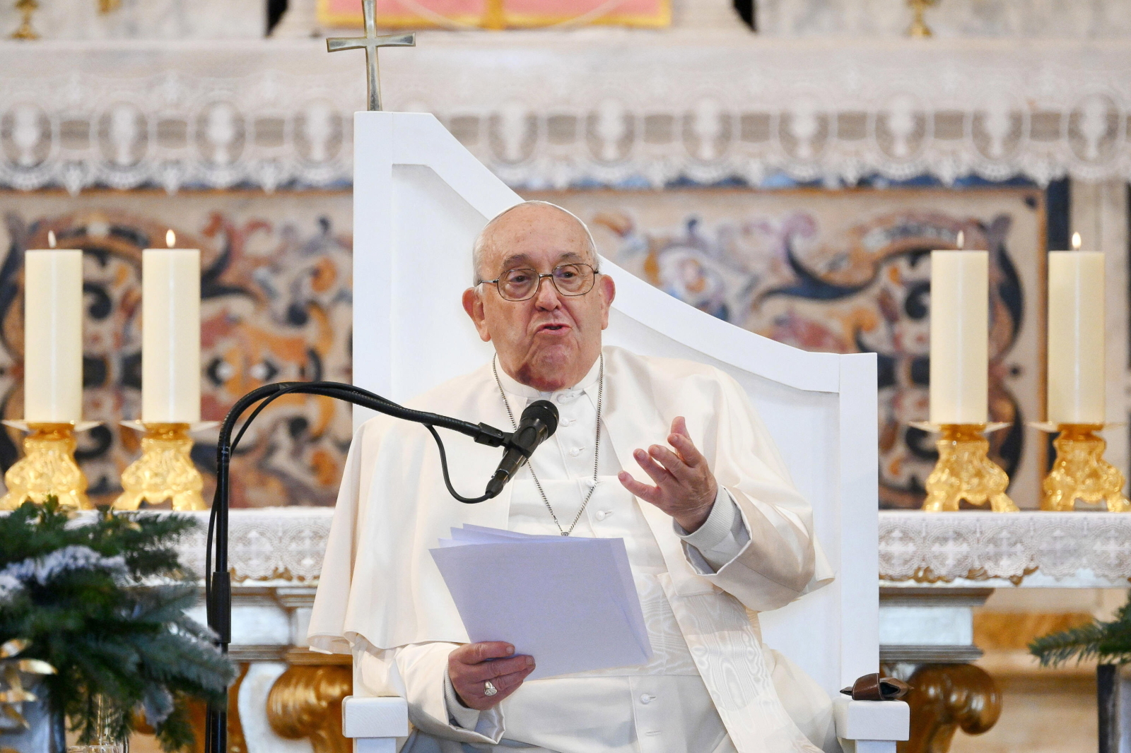 Franciszek do duchowieństwa na Korsyce: pracujmy z łaską Bożą [+GALERIA]