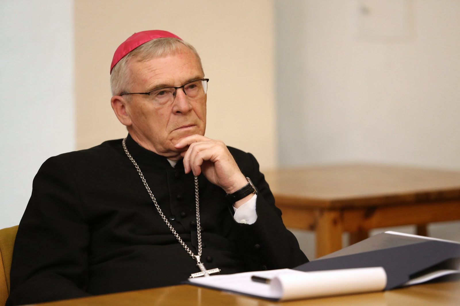 Biskup siedlecki ostrzega przed udziałem w spotkaniach suspendowanego ks. Galusa