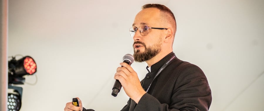 Ks. Tomasz Trzaska o wsparciu Kościoła dla osób w kryzysie psychicznym: tabu zaczęło pękać