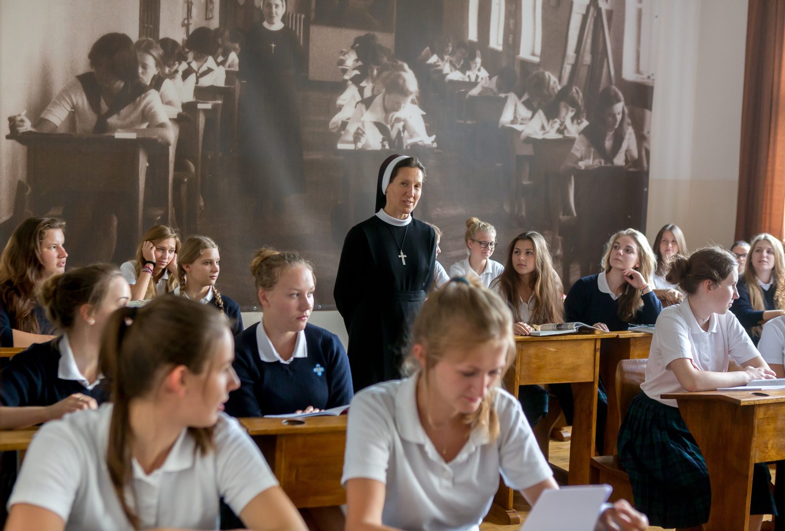 Trzy lata pomocy, która nie ustaje – warszawskie Liceum Nazaretanek wspiera ukraińskie dzieci