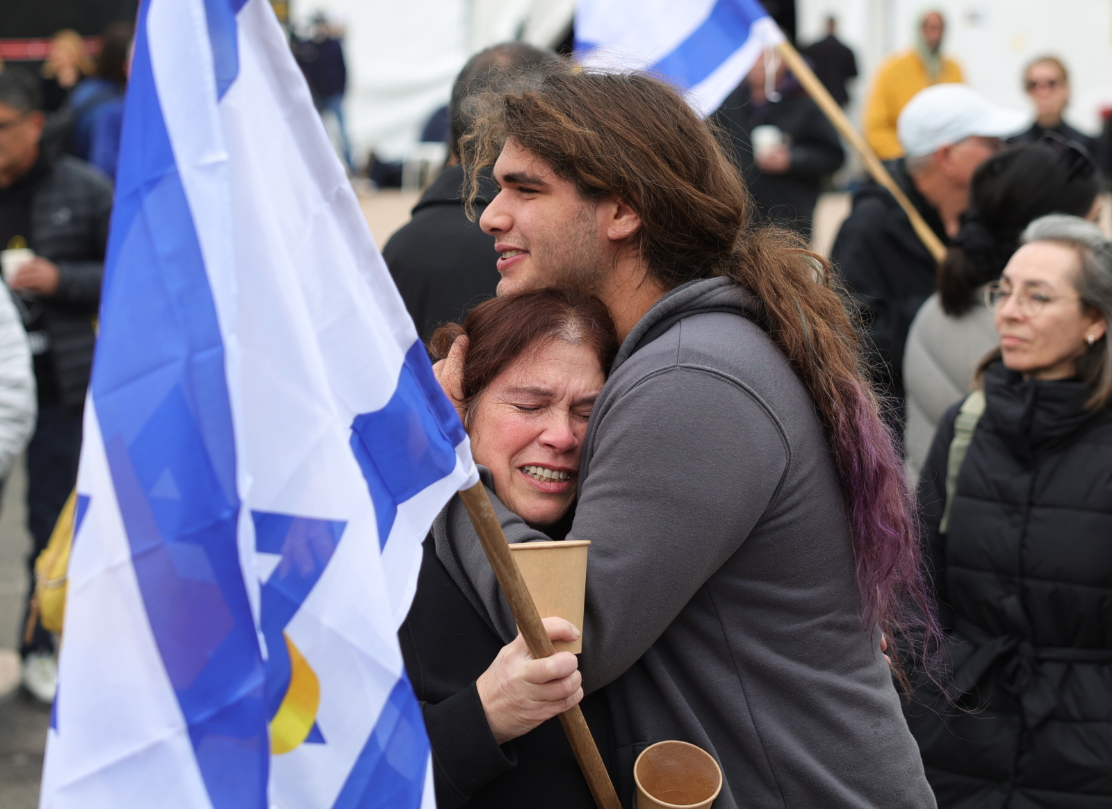 Hamas uwolnił trzech kolejnych porwanych Izraelczyków [+GALERIA]