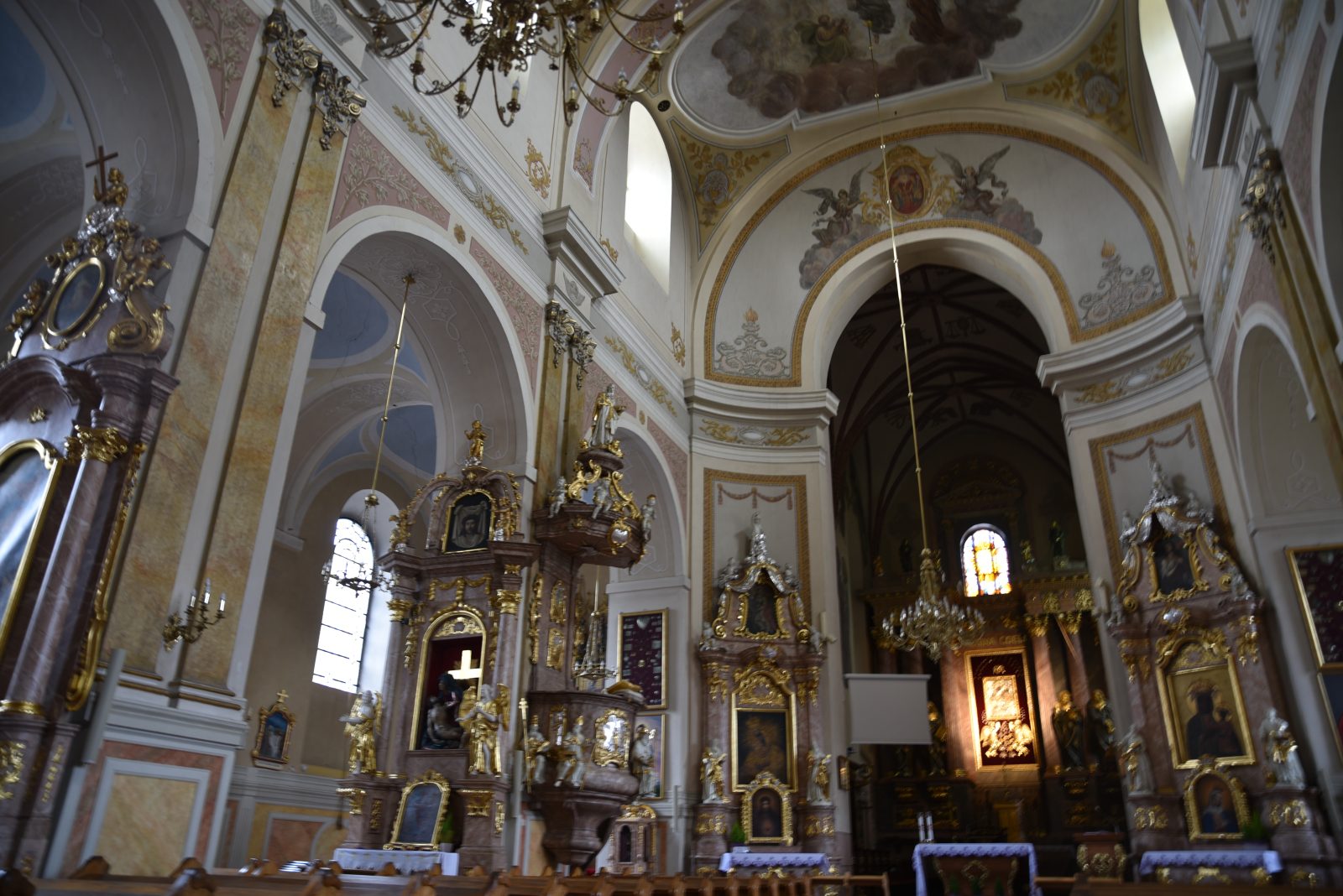 Abp Mokrzycki: bądźmy Kościołem, który strzeże, a nie rani