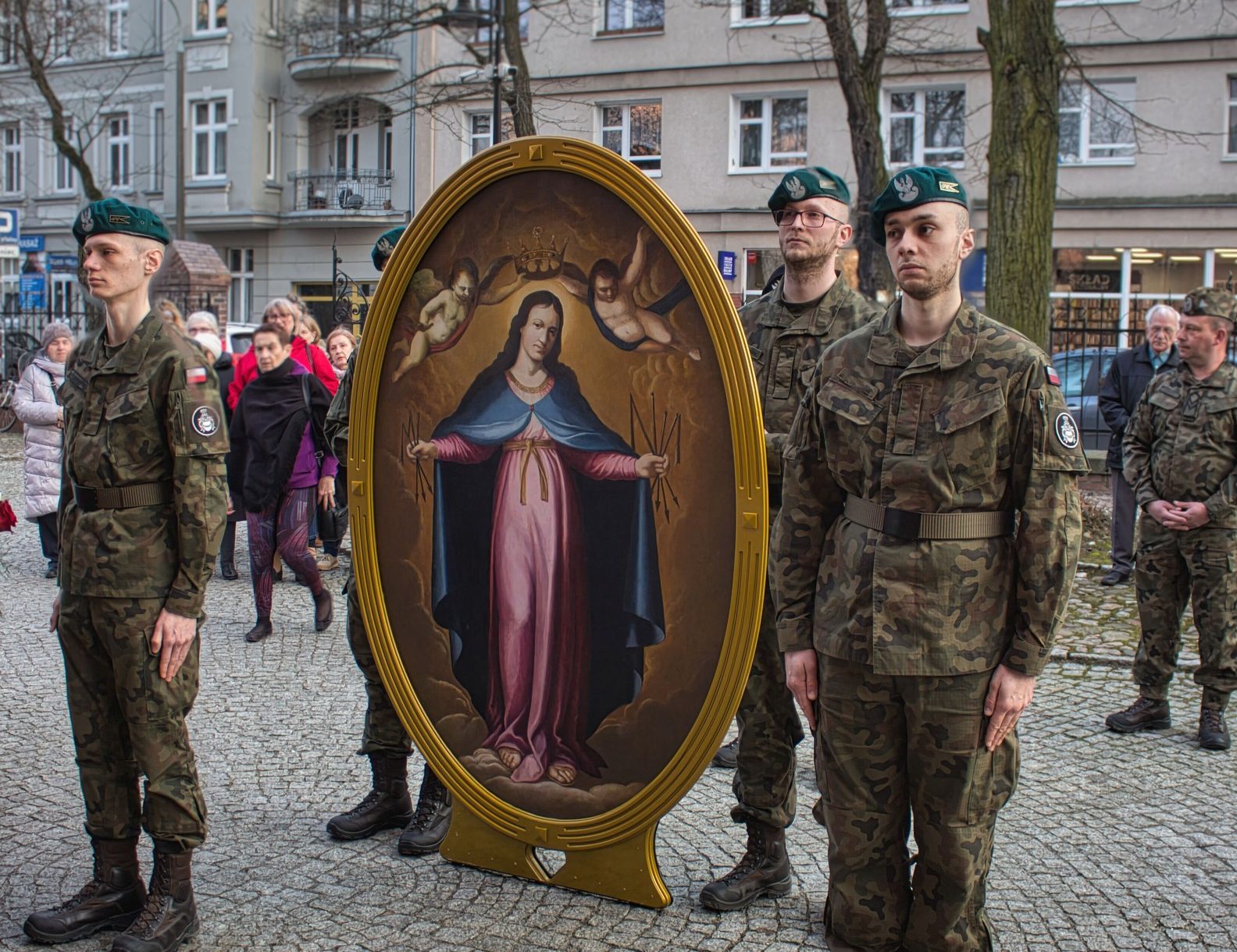 Matka Boża Łaskawa – to jej powierzają się żołnierze [+GALERIA]