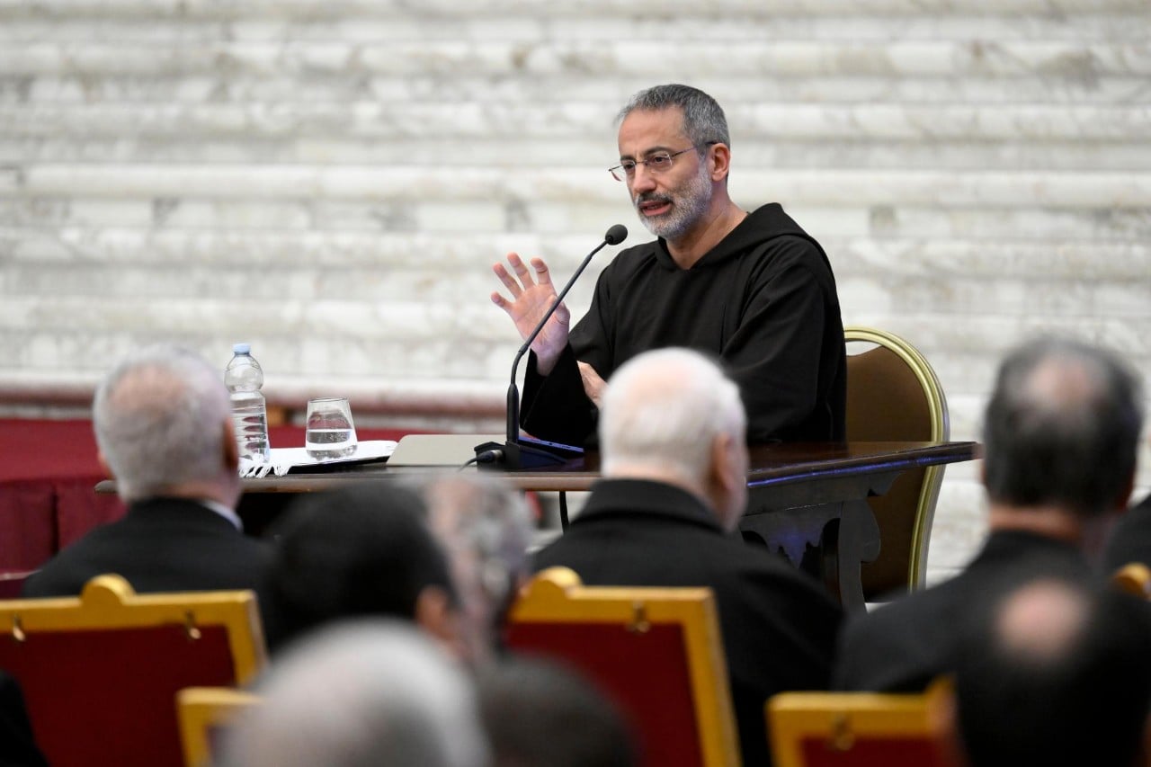 Watykan: papieski kaznodzieja przestrzega przed pokusą ujednolicania na siłę