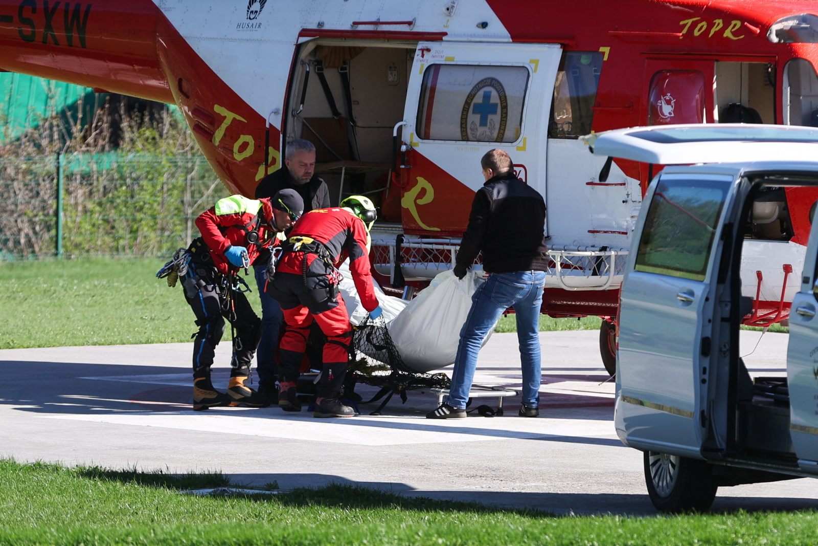 W Tatrach setki tysięcy turystów, ale wakacje bezpieczne