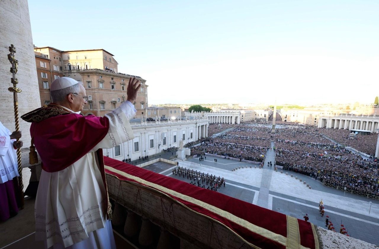 Dziękuję! Wszystkiego dobrego! Leon XIV pobłogosławił swoich sąsiadów [WIDEO]