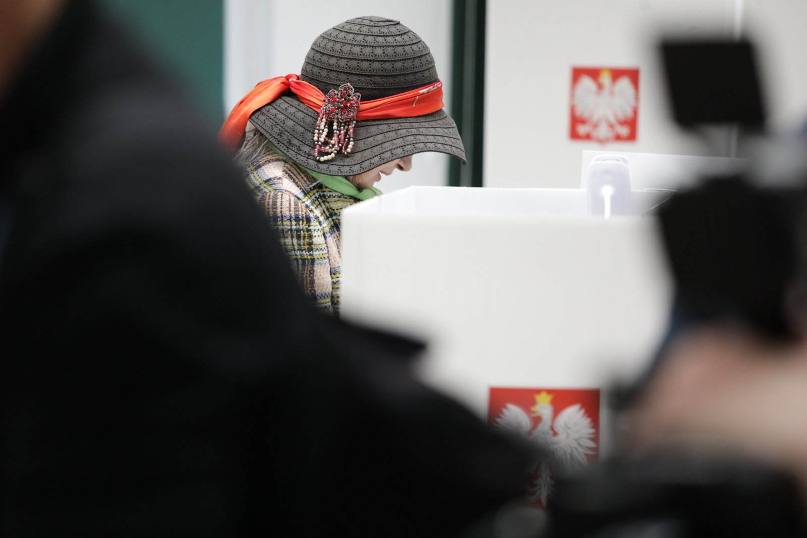 Szef KBW: wszystkie karty mają ścięty róg i są prawidłowe
