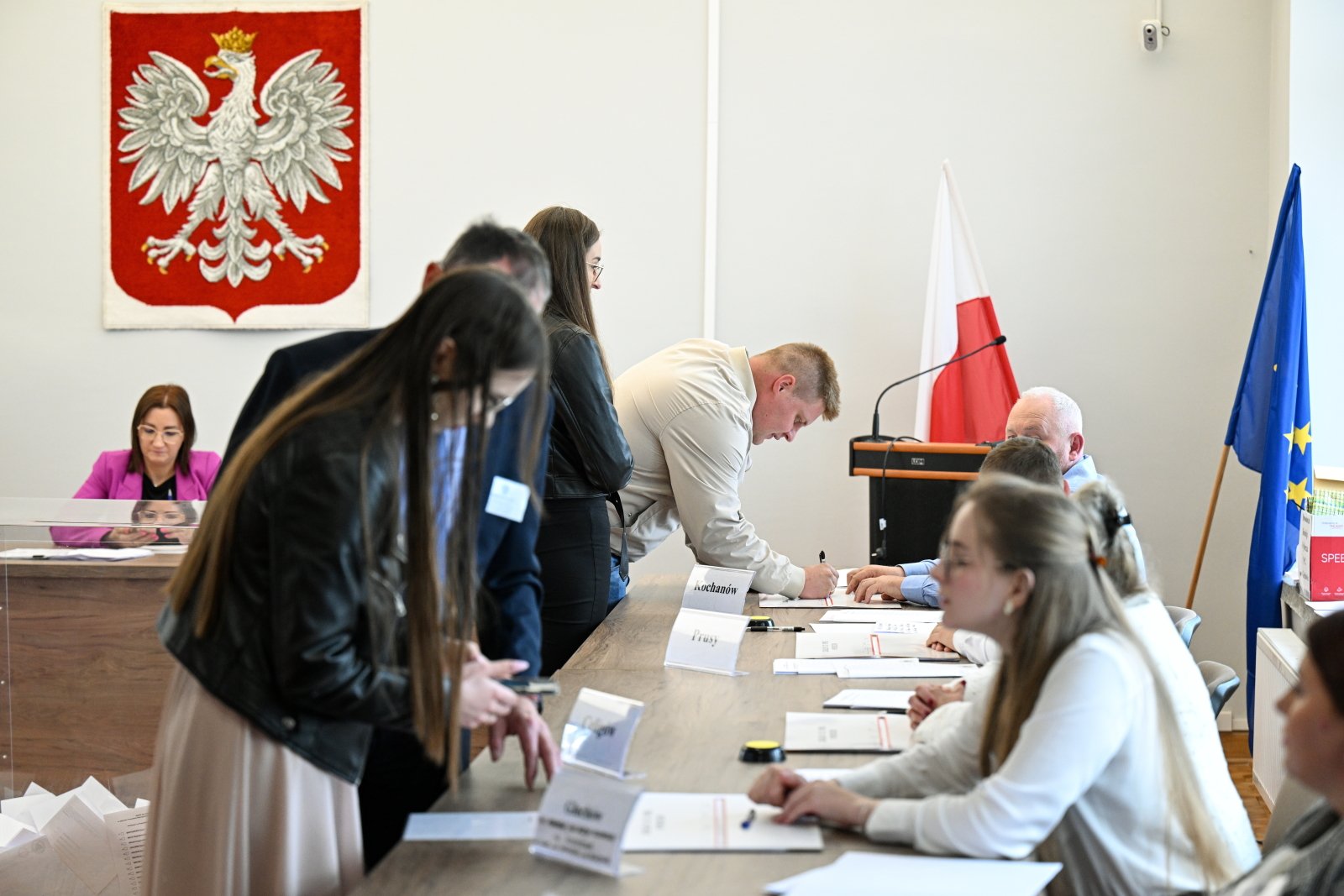 Wybory prezydenckie: frekwencja na godz. 17 wyniosła 50,69 proc.