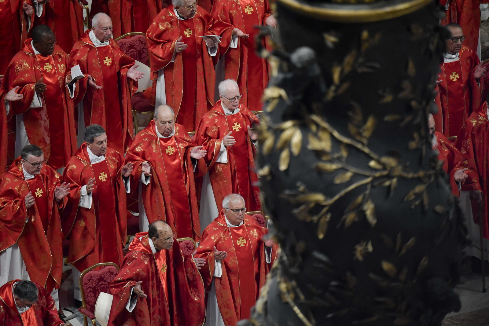 Rozpoczęła się procesja kardynałów do Kaplicy Sykstyńskiej [NA ŻYWO]