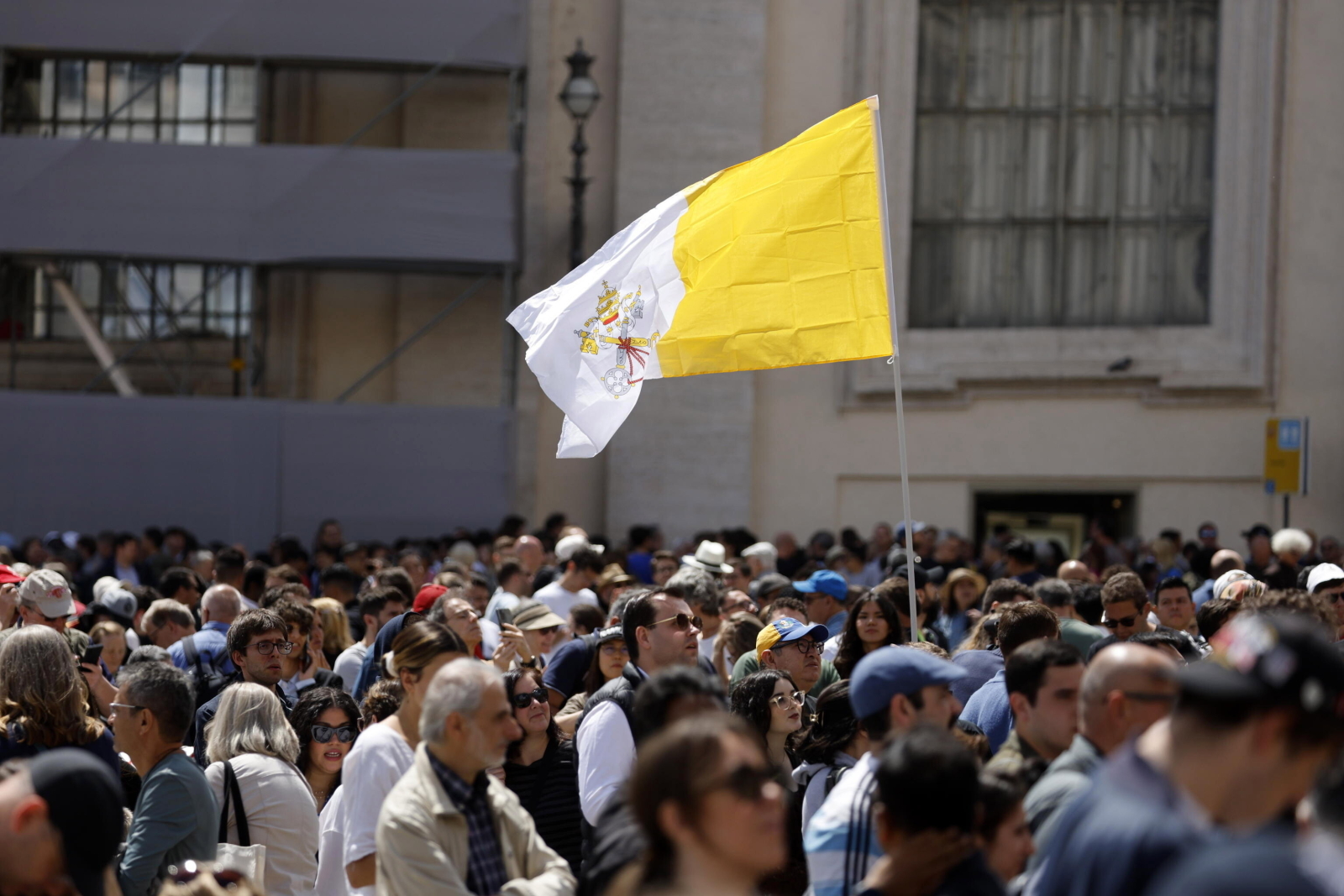 Watykan: kardynałowie wznowili głosowanie nad wyborem papieża