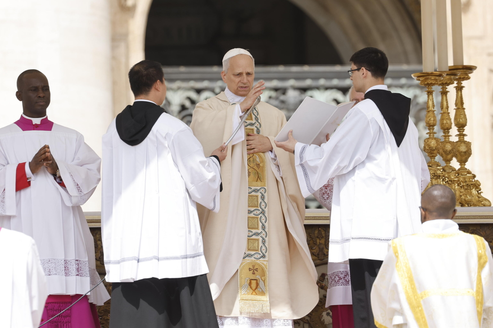 Watykan: papież otrzymał paliusz i Pierścień Rybaka