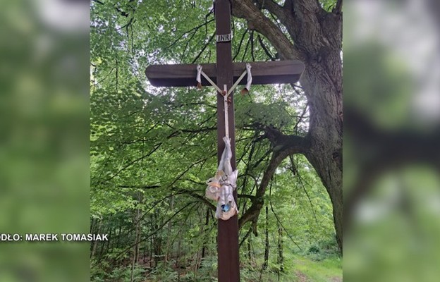 Profanacja krzyża w Rudach Raciborskich [+WIDEO]