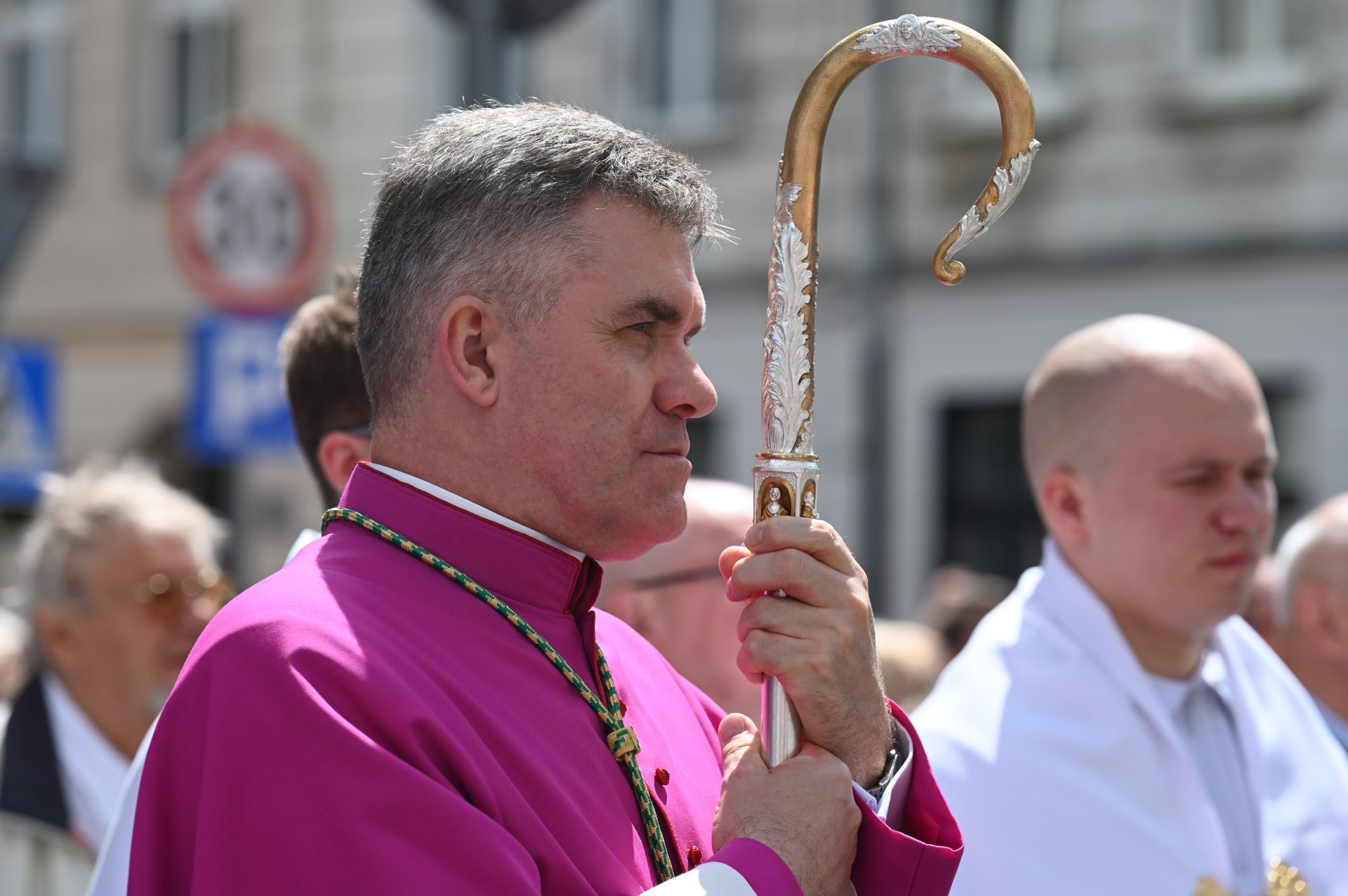 Abp Zbigniew Zieliński: podejmujemy apel papieża o modlitwę i post w intencji pokoju