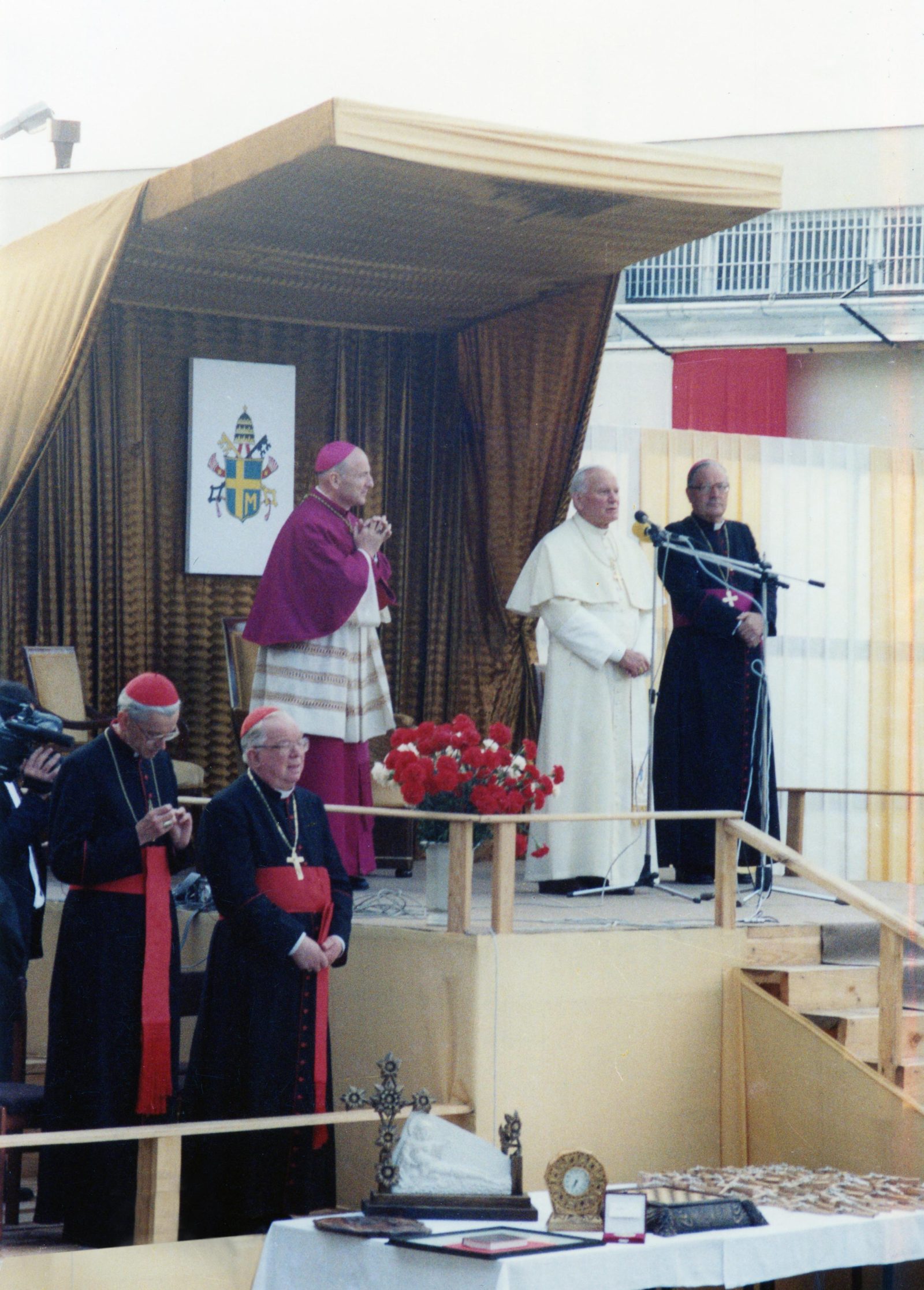 Papieskie orędzie nadziei – Jan Paweł II w płockim więzieniu