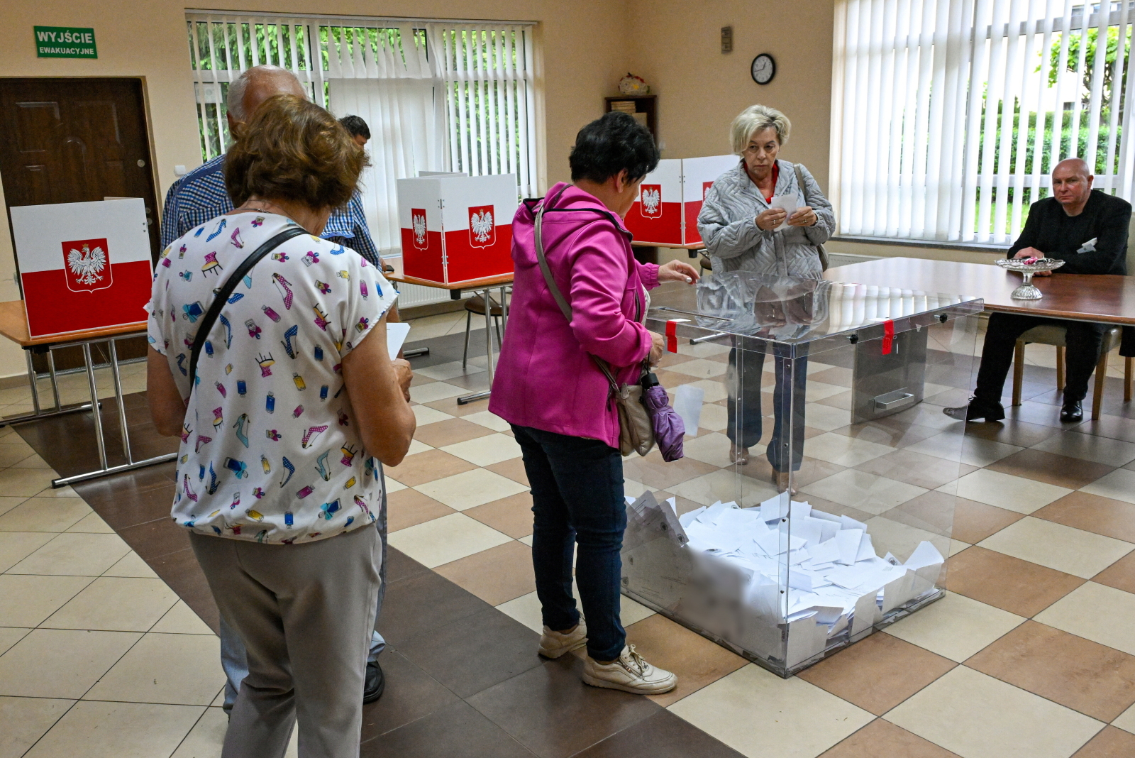 Wybory prezydenckie: frekwencja na godz. 17 wyniosła 54,91 proc.